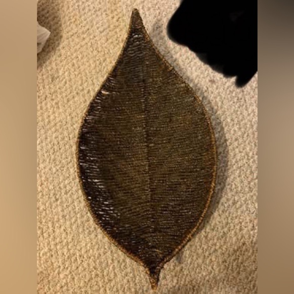 Leaf shaped tray